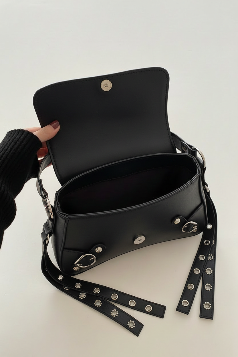 Bolso Biker con Tachuelas y Hebillas — Estilo Punk